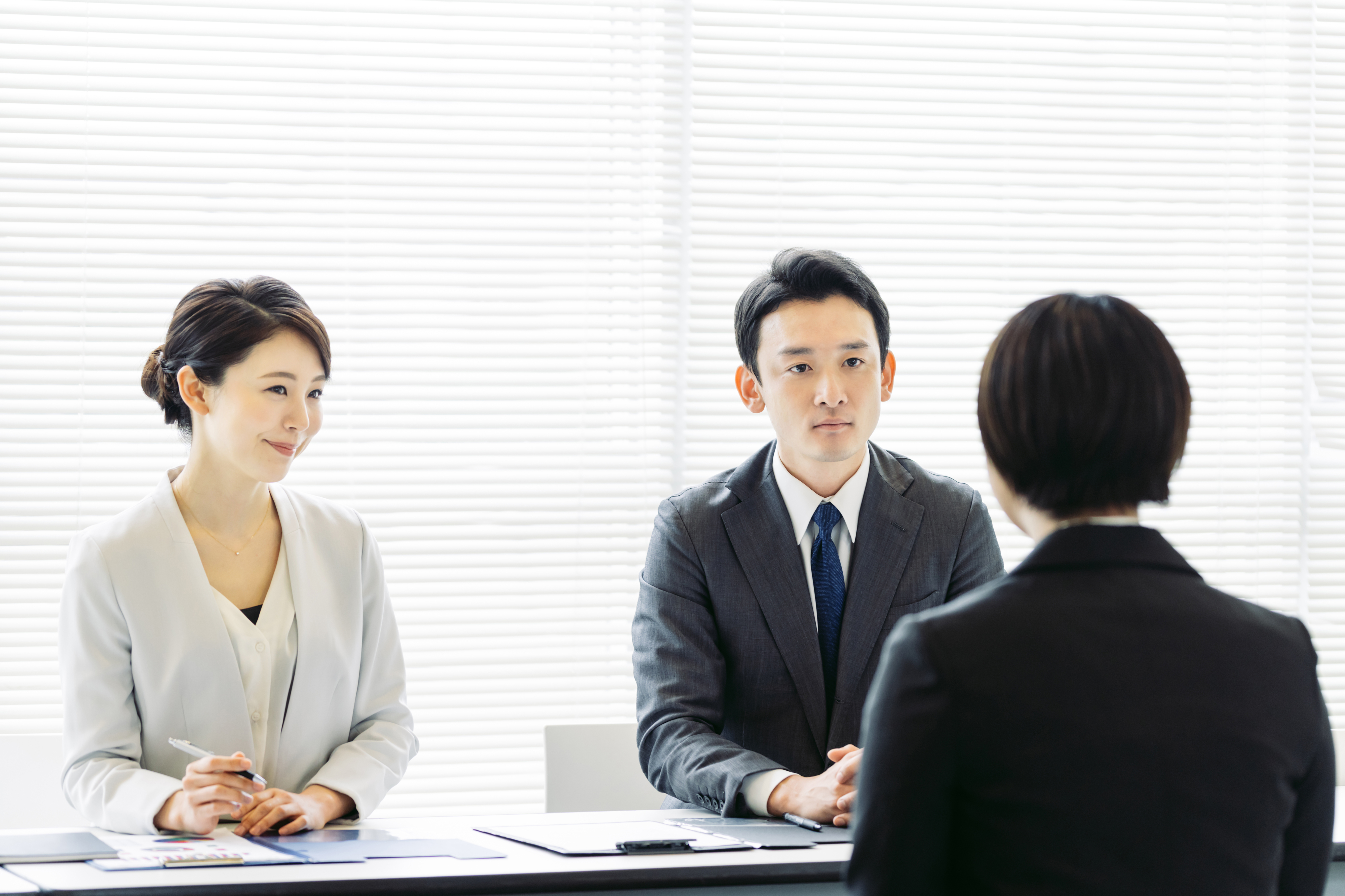 事務職の面接でよく聞かれる質問と回答例